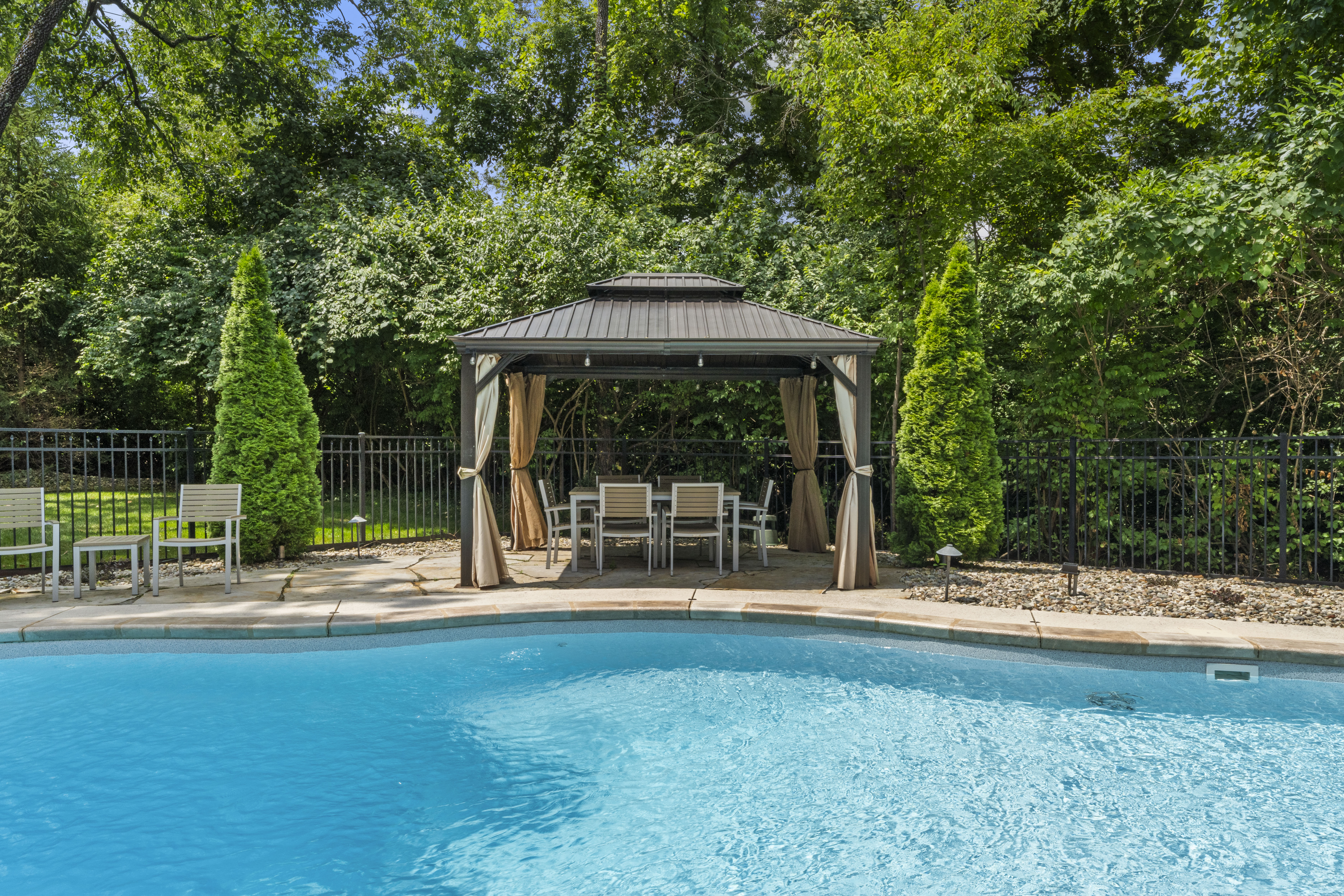  Exquisitely Renovated Home in the heart of Town & Country - 物件實景