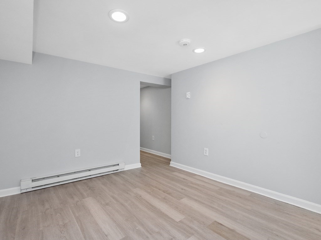 Waltham, Massachusetts, 02453, United States, 5 Bedrooms Bedrooms, ,3 BathroomsBathrooms,Residential,For Sale,1744769