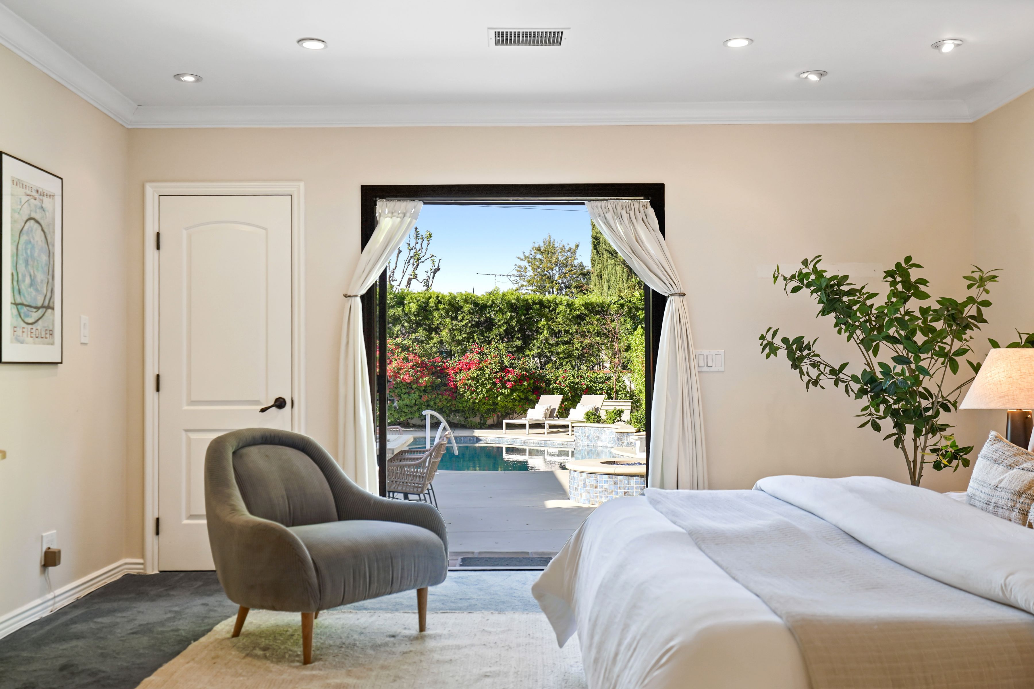  11593 Kling Street - 物件實景