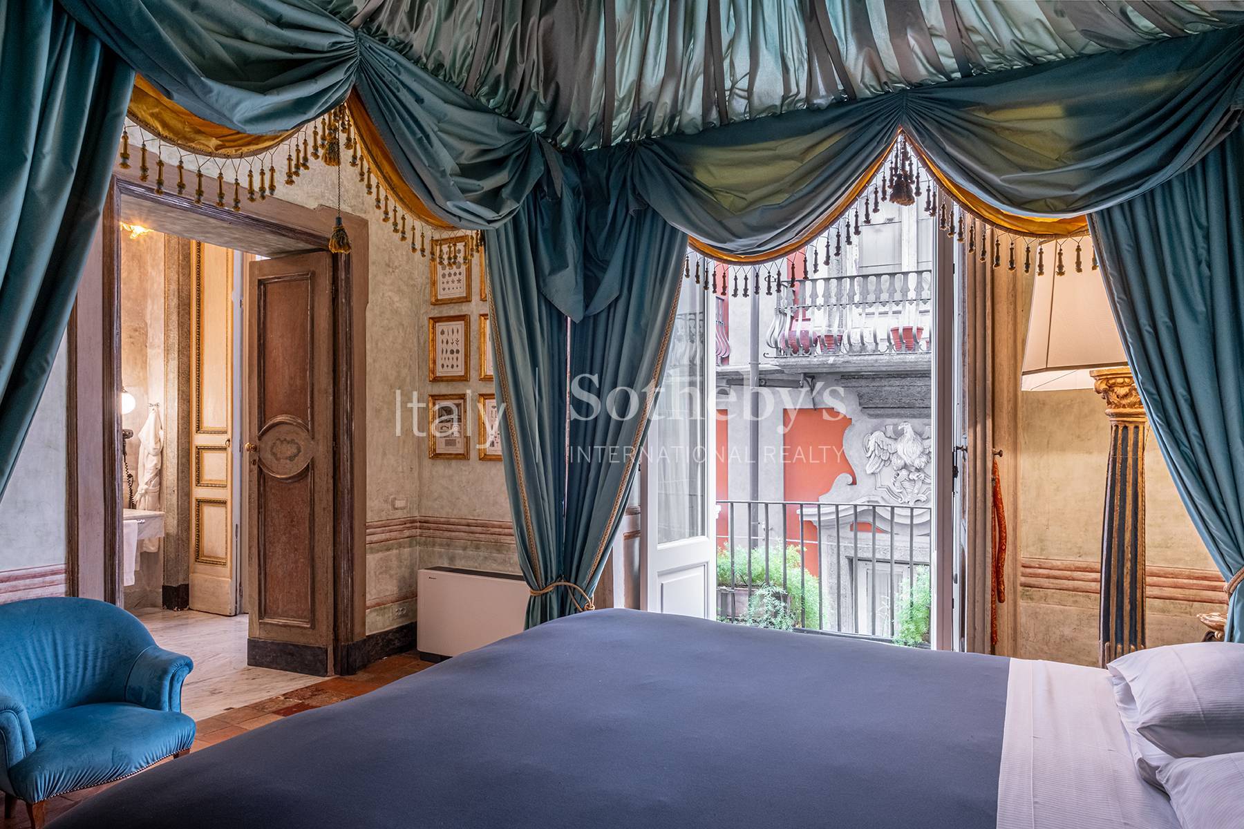  Monumental historic mansion in the heart of Naples - 物件實景