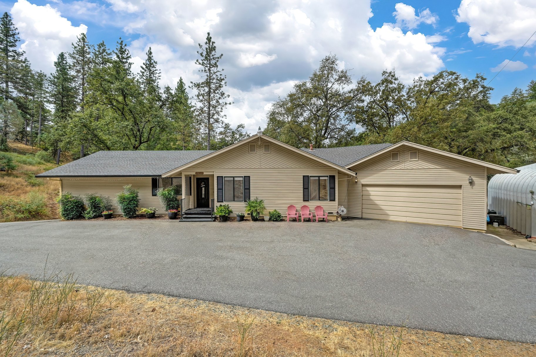  Spacious Grass Valley Country Property, 5 acres, shop and pond - 物件實景