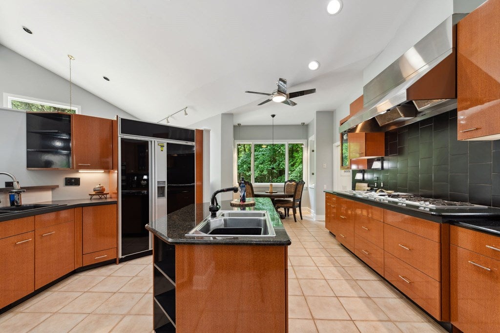 Ellijay, Georgia, 30540, United States, 5 Bedrooms Bedrooms, ,5 BathroomsBathrooms,Residential,For Sale,1868155