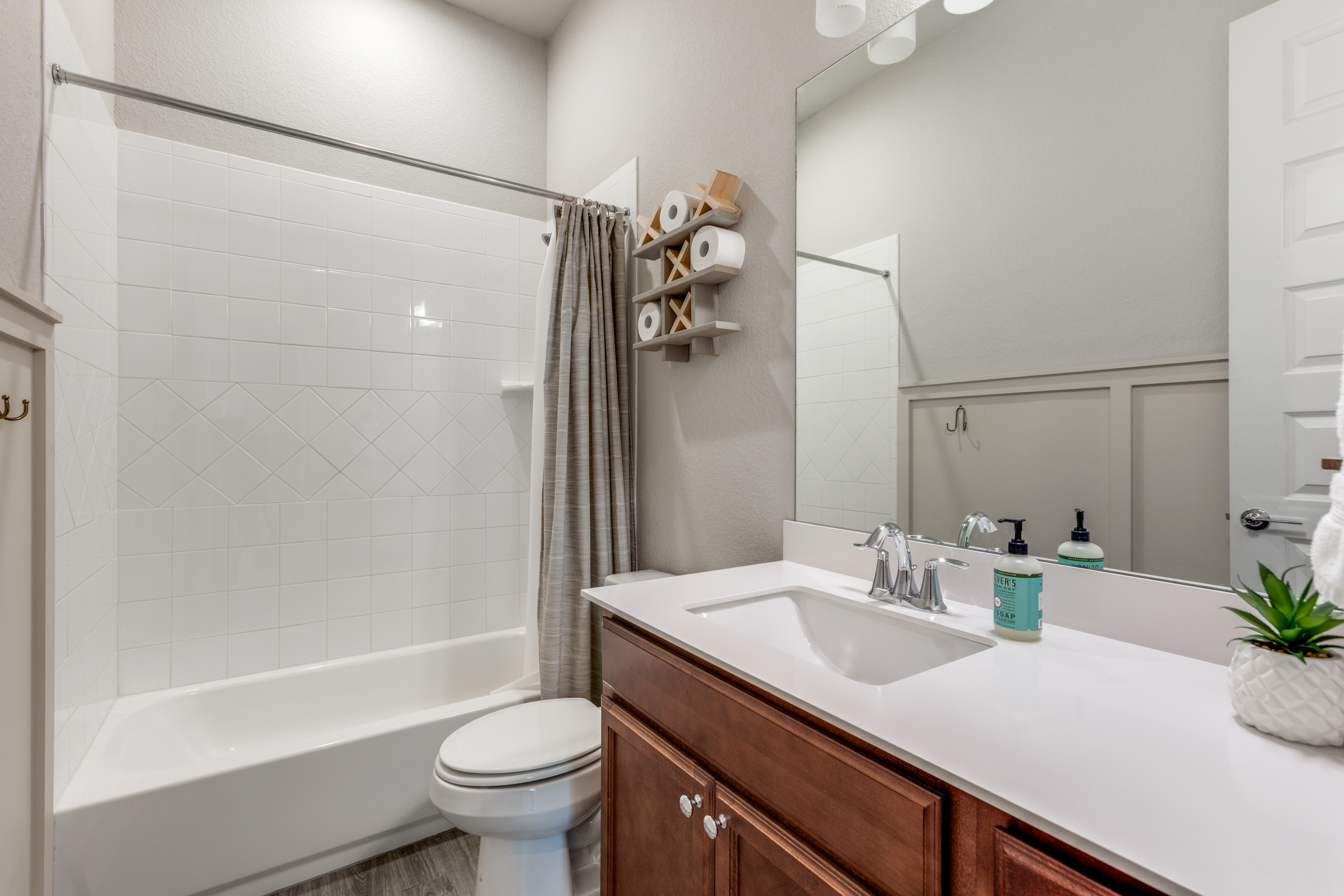  Sophisticated Open-Concept Living - 物件實景