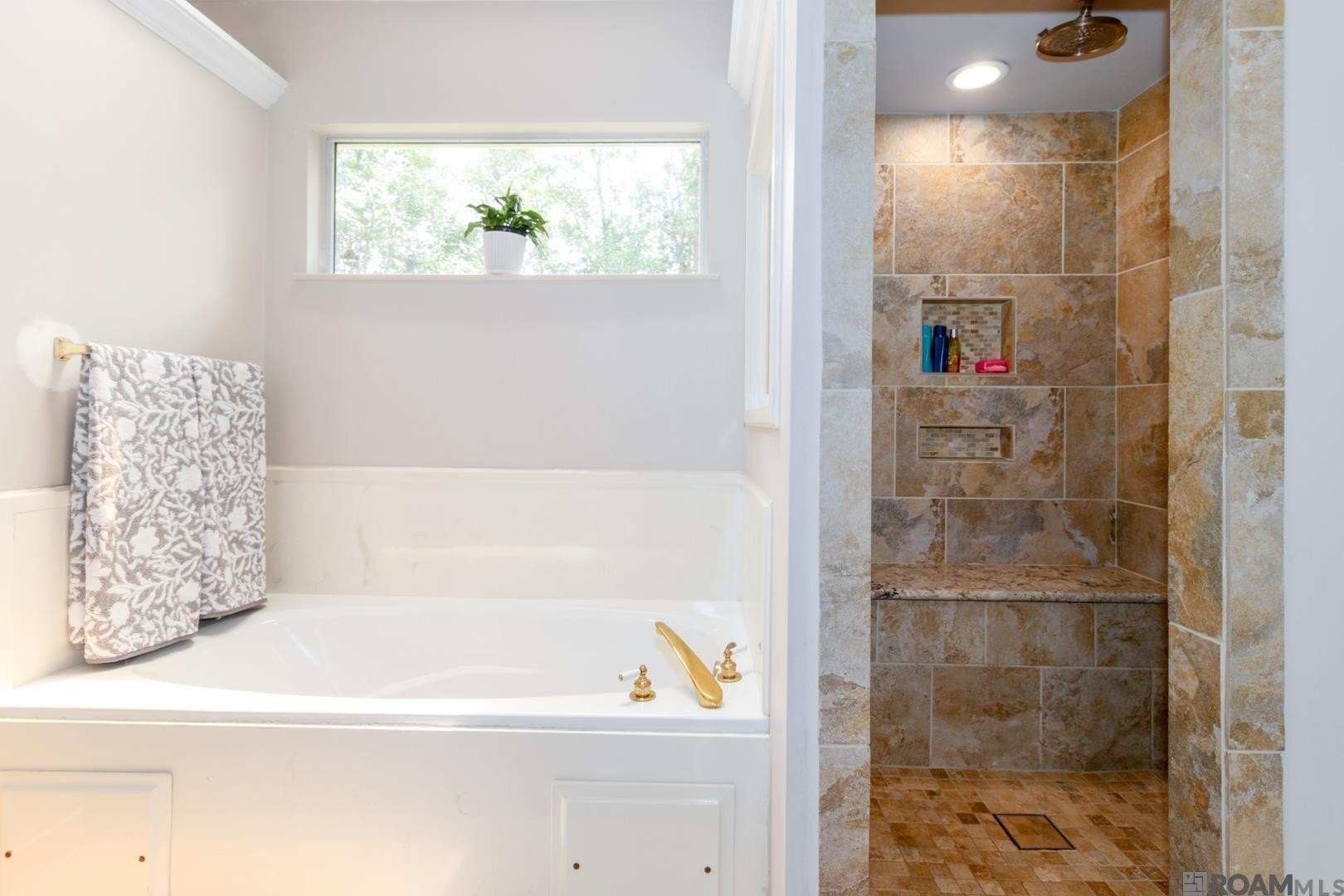 Baton Rouge, Louisiana, 70808, United States, 4 Bedrooms Bedrooms, ,3 BathroomsBathrooms,Residential,For Sale,2008098