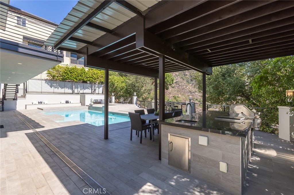 Glendale, California, 91207, United States, 4 Bedrooms Bedrooms, ,5 BathroomsBathrooms,Residential,For Sale,1934698