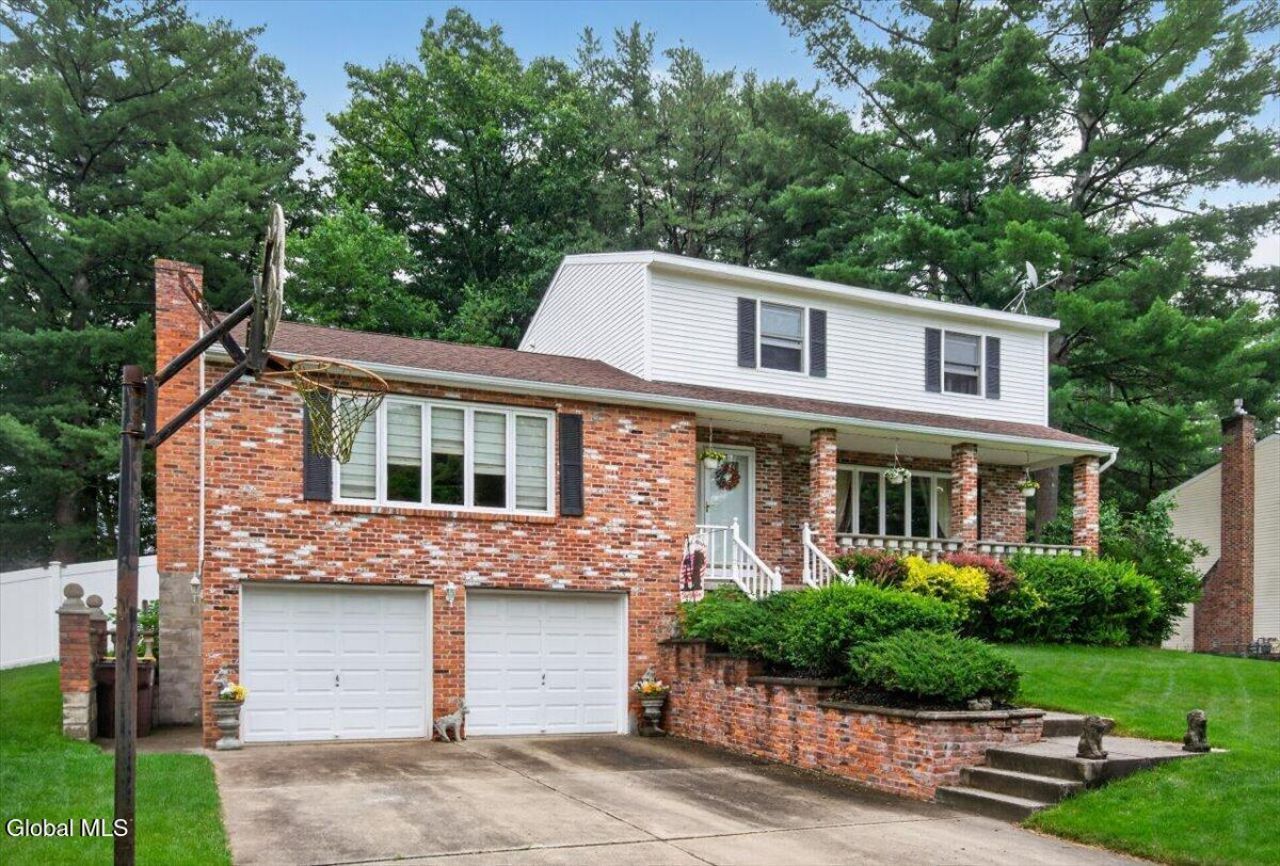 Baker Dr, Gansevoort, NY 12831