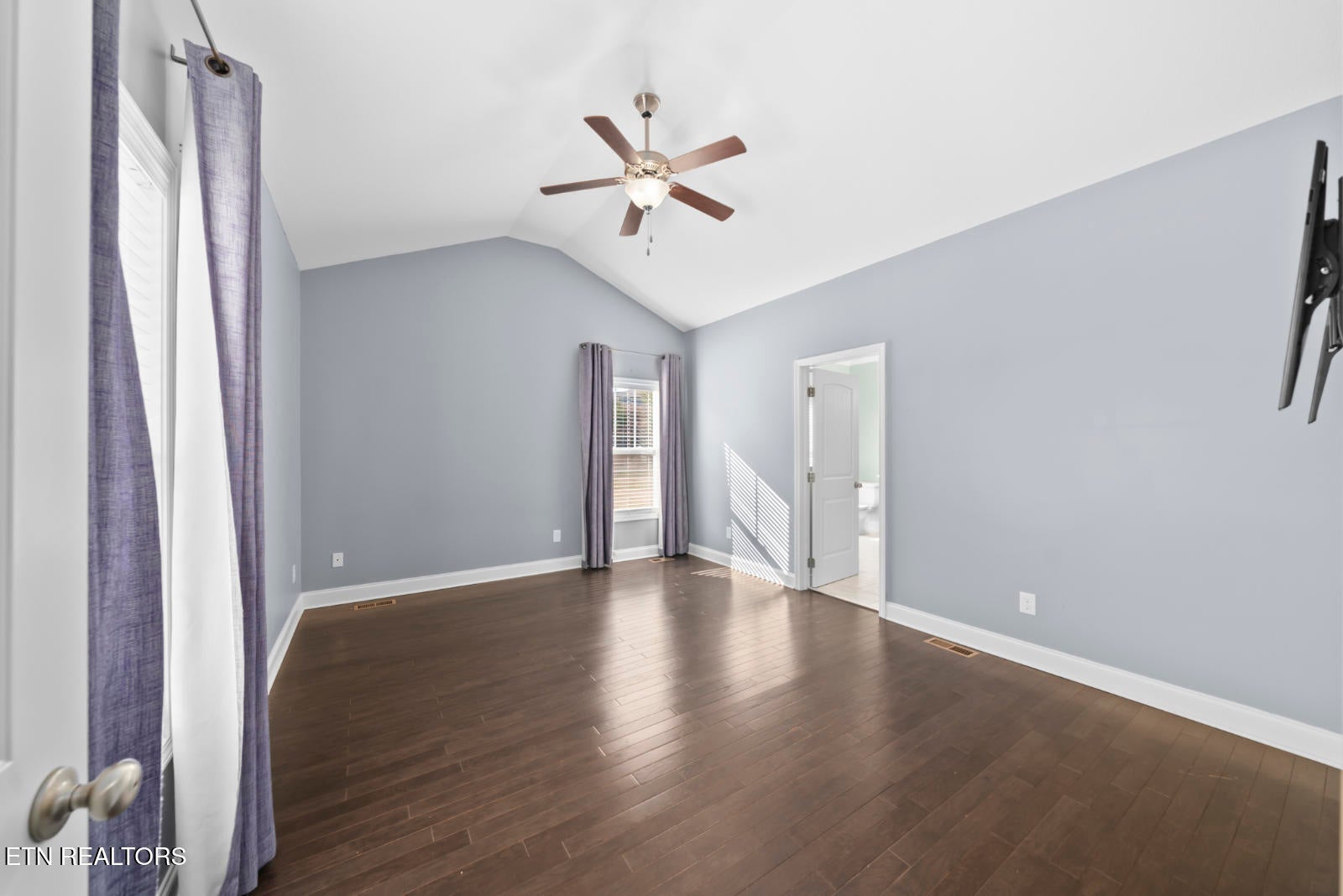 Oak Ridge, Tennessee, 37830, United States, 4 Bedrooms Bedrooms, ,3 BathroomsBathrooms,Residential,For Sale,2003025