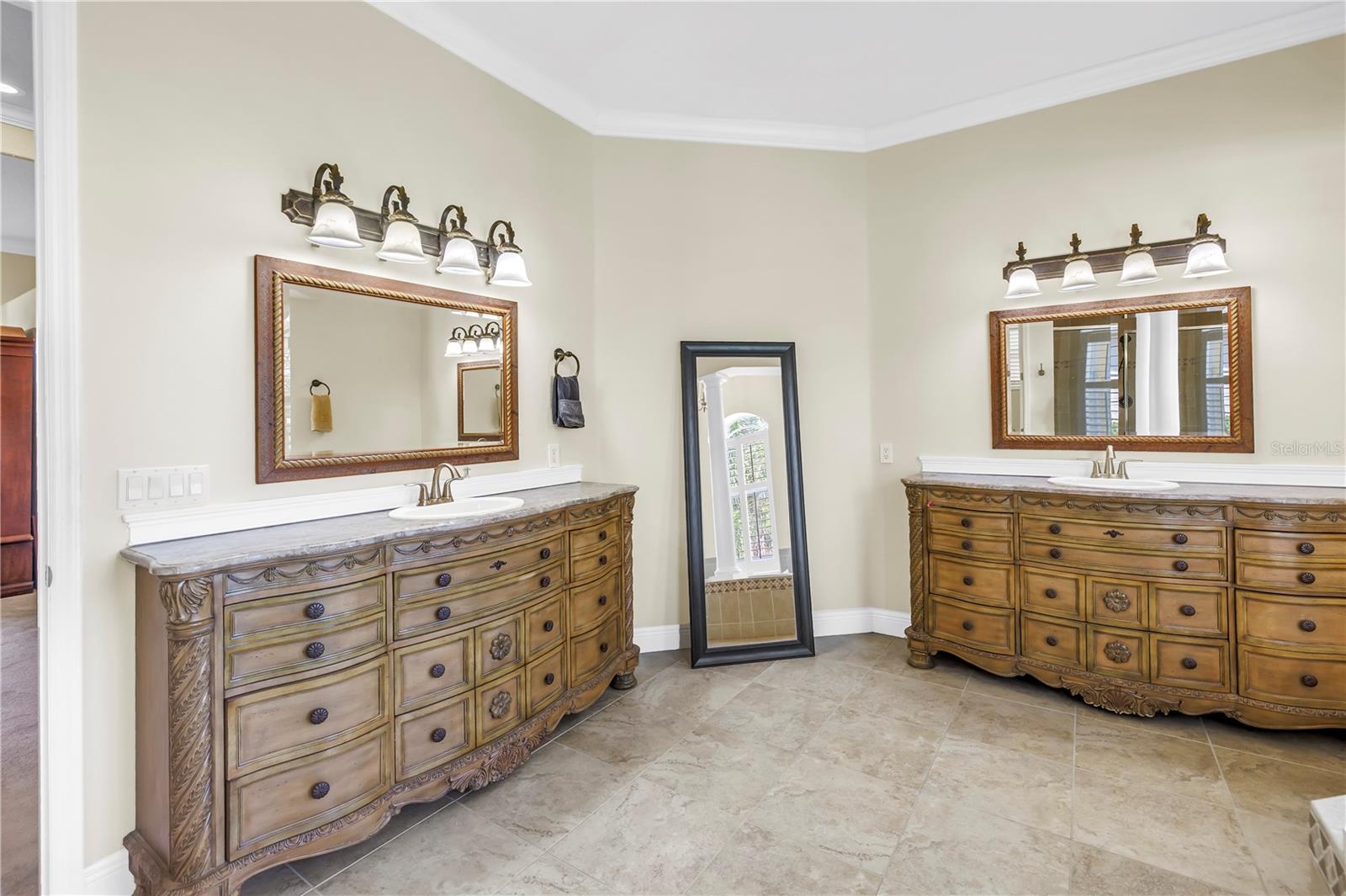 Tarpon Springs, Florida, 34689, United States, 4 Bedrooms Bedrooms, ,4 BathroomsBathrooms,Residential,For Sale,1975840