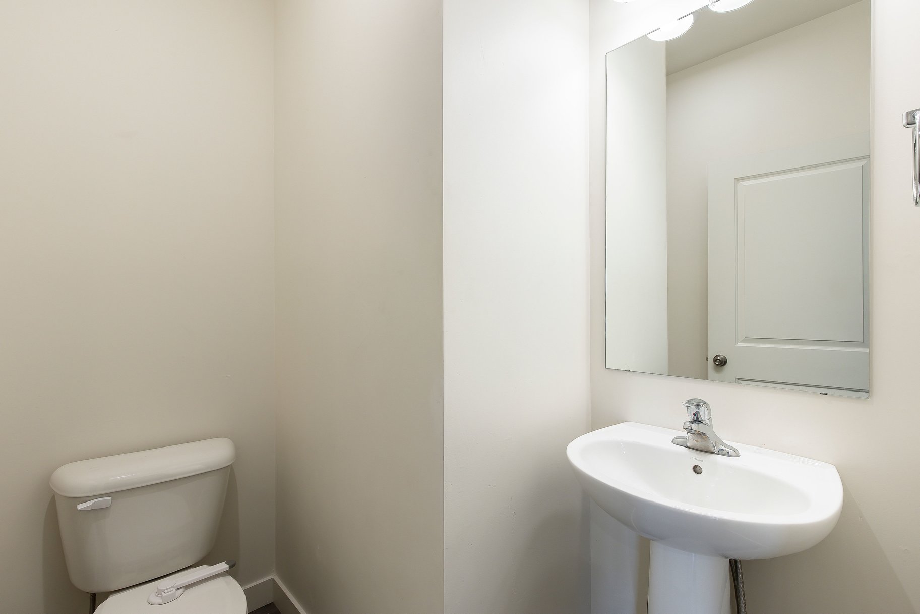  Bright & Quiet Townhome Ready to Be Your Next Home - 物件實景