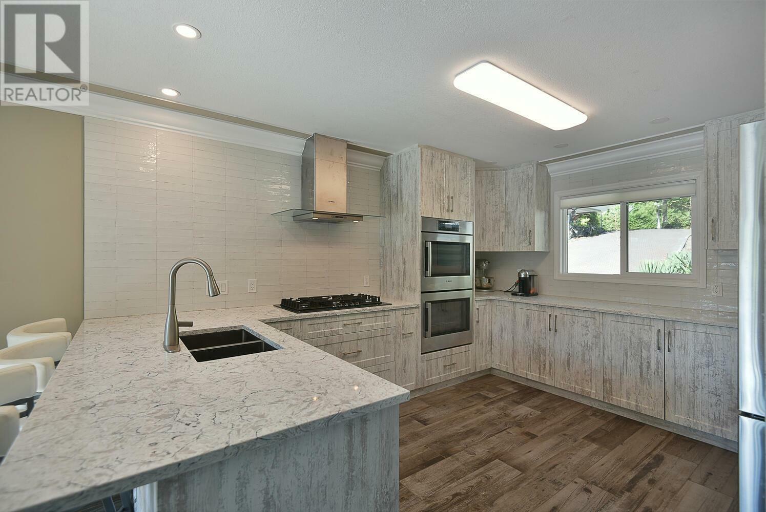 MADEIRA PARK, British Columbia, V0N 2H1, CA, 3 Bedrooms Bedrooms, ,3 BathroomsBathrooms,Residential,For Sale,1837526