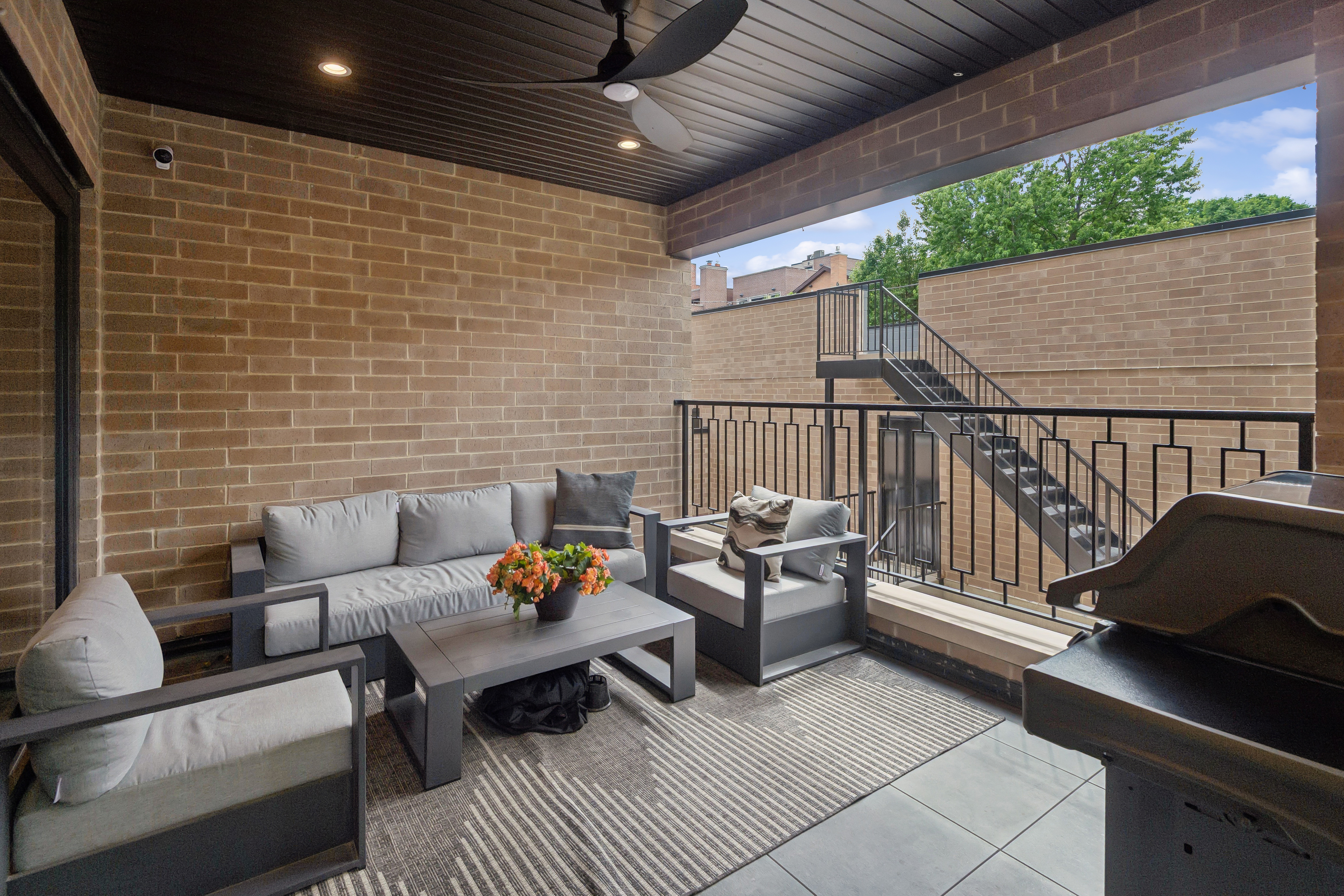  Welcome to this Exceptional Duplex Residence in theHheart of Lincoln Park - 物件實景
