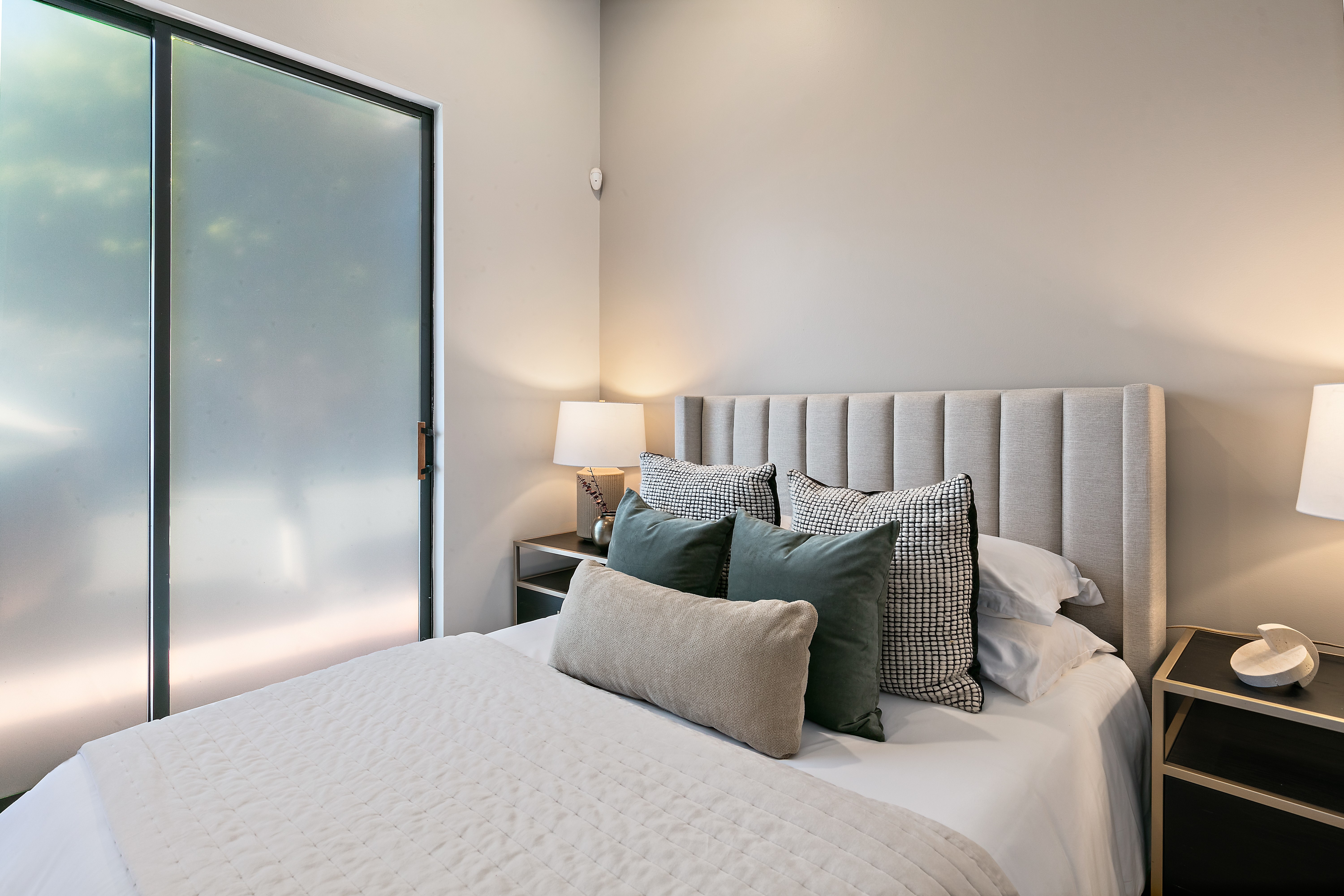  Sophisticated West Berkeley Condominium Designed for Everyday Comfort - 物件實景
