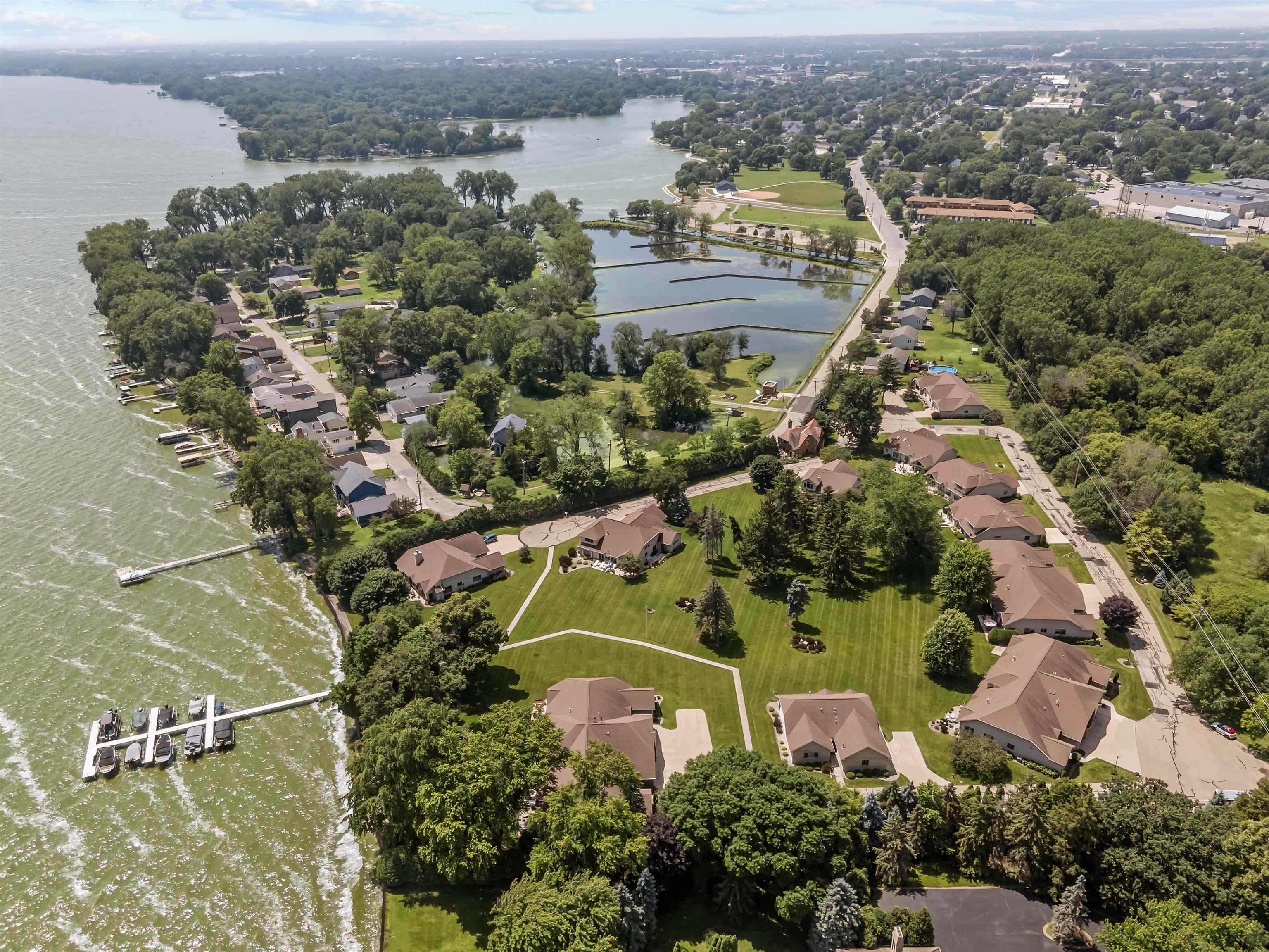 Menasha, Wisconsin, 54952, United States, 3 Bedrooms Bedrooms, ,3 BathroomsBathrooms,Residential,For Sale,1981265