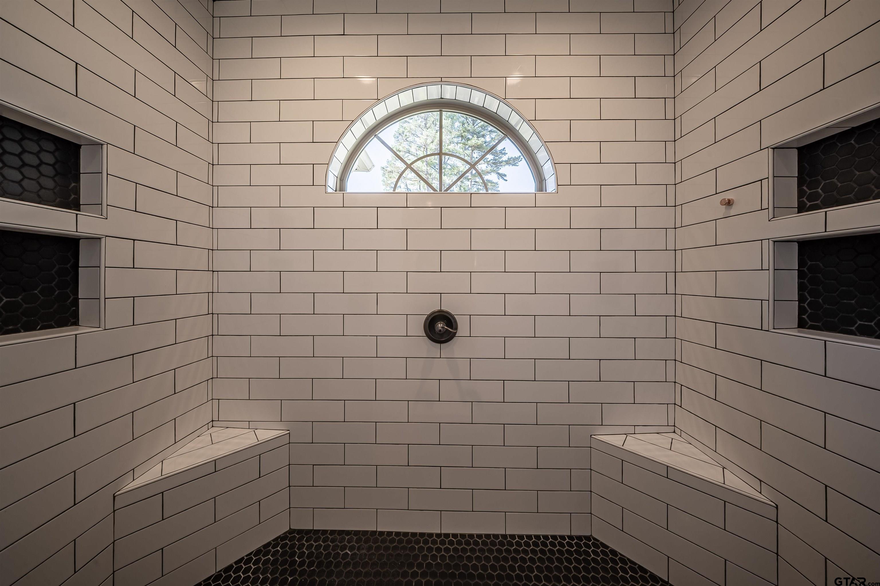 Lindale, Texas, 75771, United States, 4 Bedrooms Bedrooms, ,4 BathroomsBathrooms,Residential,For Sale,1992083