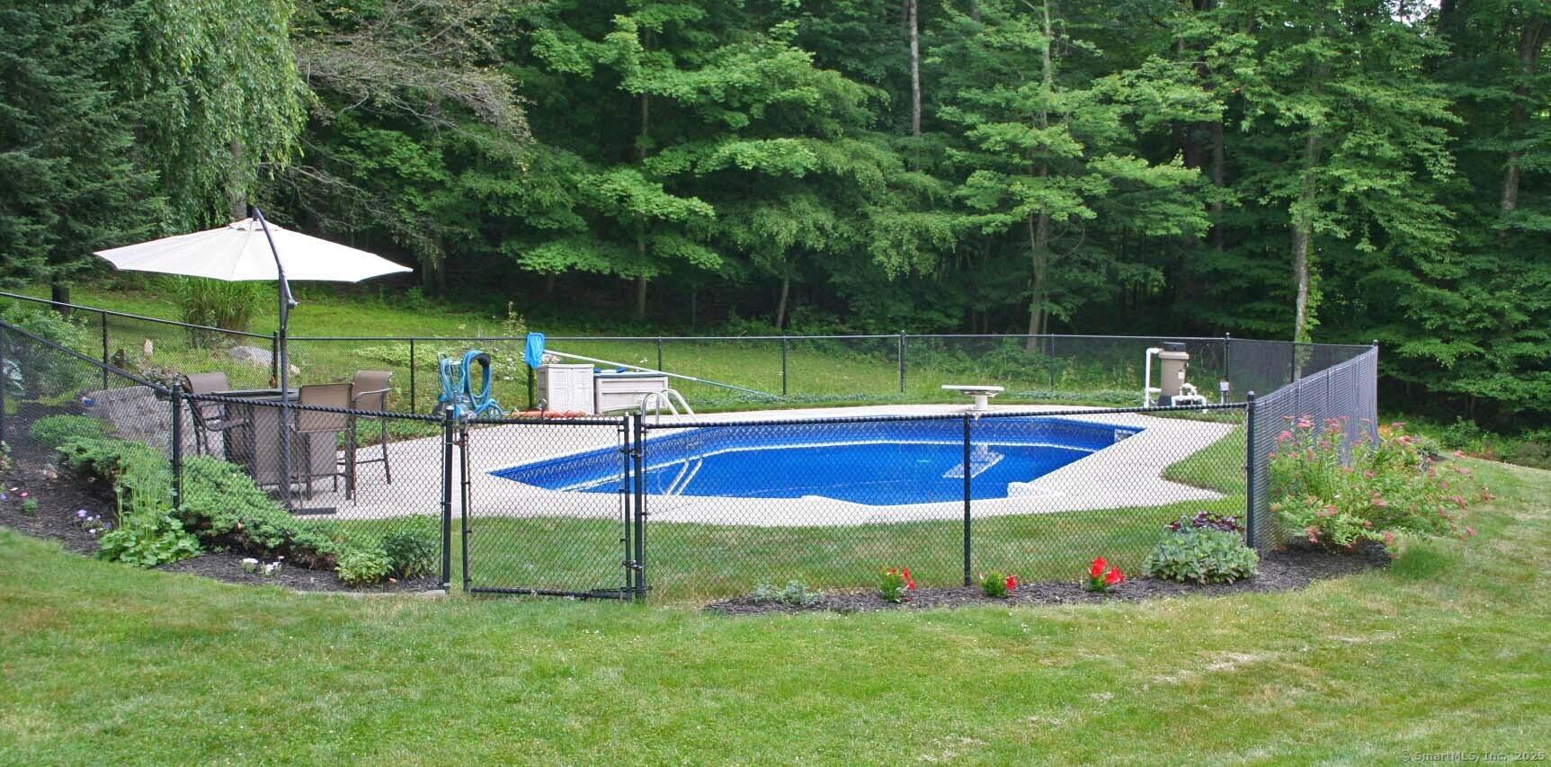 East Hampton, Connecticut, 06424, United States, 3 Bedrooms Bedrooms, ,2 BathroomsBathrooms,Residential,For Sale,1979494