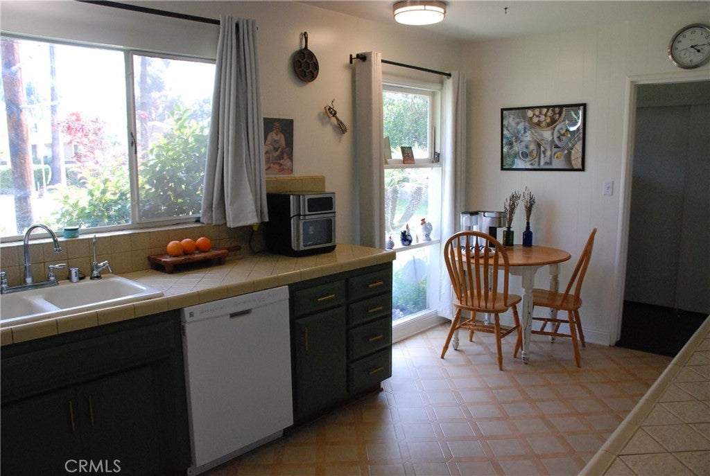 Redlands, California, 92373, United States, 3 Bedrooms Bedrooms, ,Residential,For Sale,1870678
