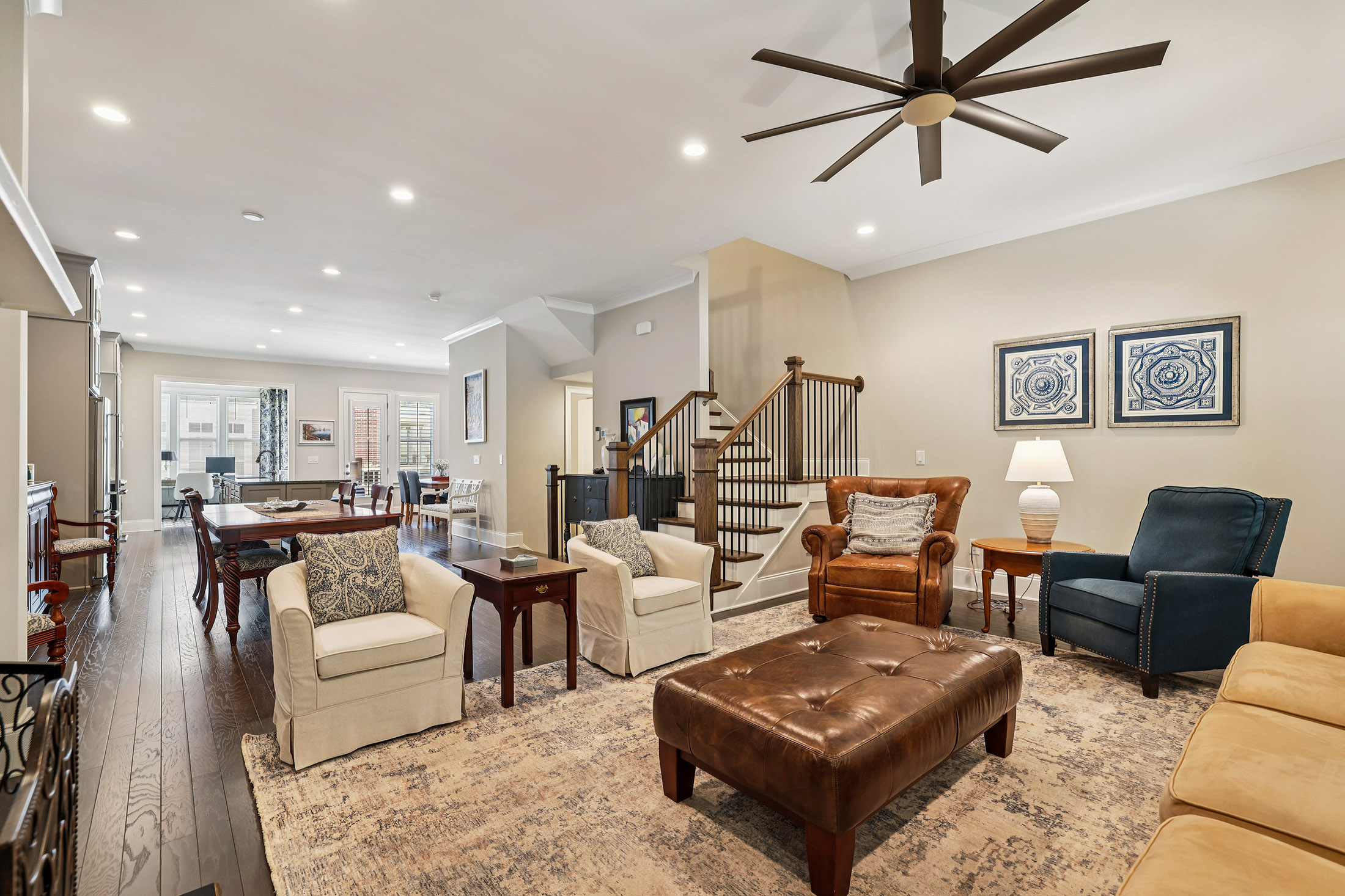  Stunning Three-story Townhome - 物件實景