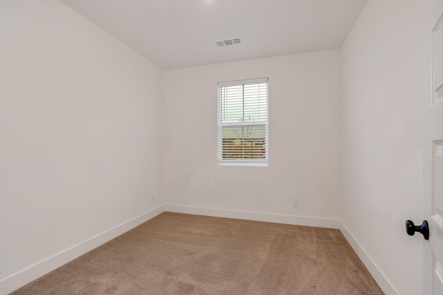 Los Banos, California, 93635, United States, 4 Bedrooms Bedrooms, ,2 BathroomsBathrooms,Residential,For Sale,2005631