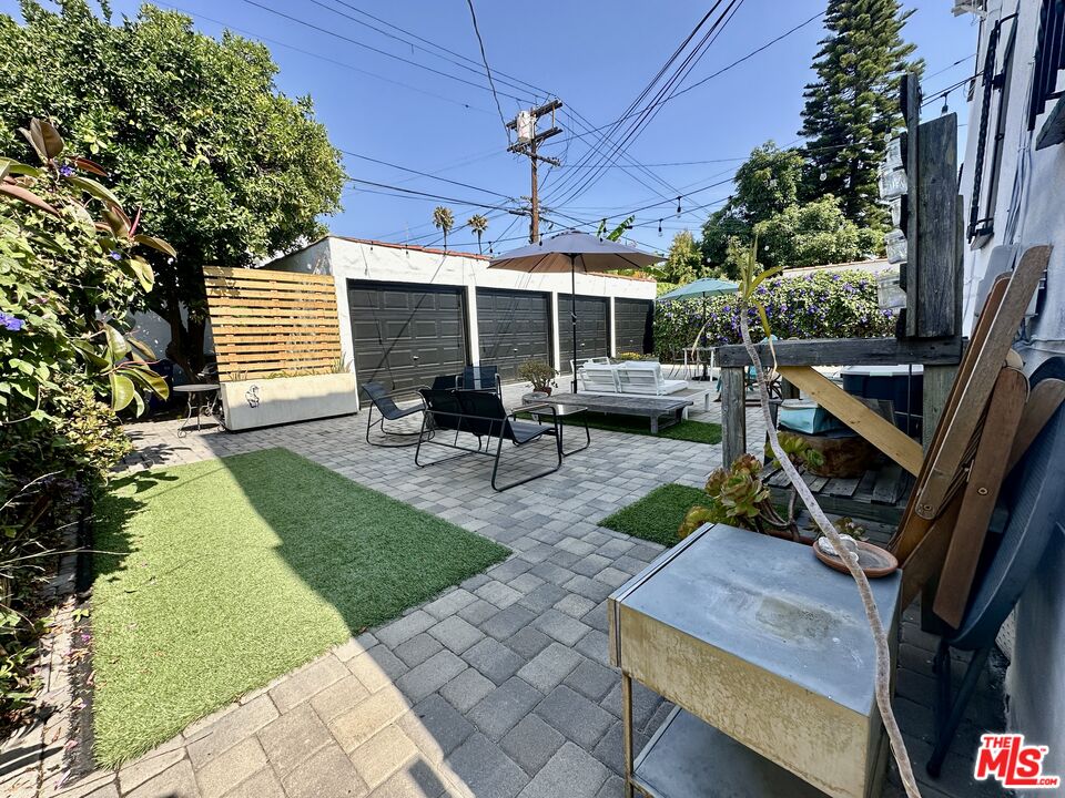 Los Angeles, California, 90036, United States, 8 Bedrooms Bedrooms, ,Residential,For Sale,1796348