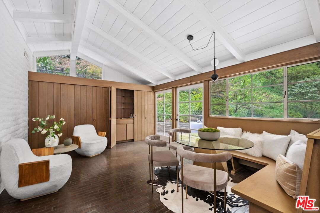 Los Angeles, California, 90049, United States, 4 Bedrooms Bedrooms, ,4 BathroomsBathrooms,Residential,For Sale,1901506
