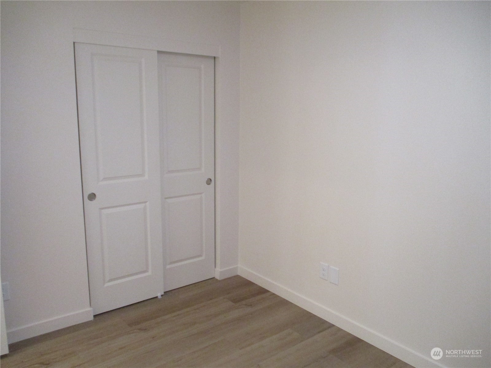 Kelso, Washington, 98626, United States, ,Residential,For Sale,1977091