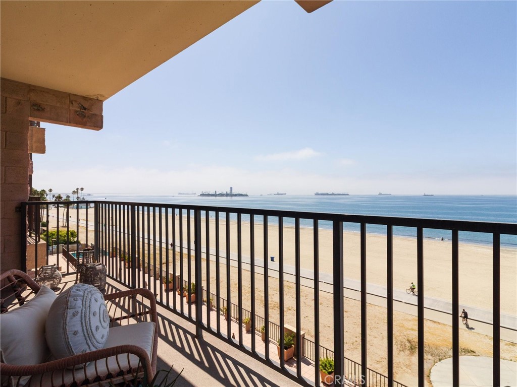 Long Beach, California, 90802, United States, 2 Bedrooms Bedrooms, ,Residential,For Sale,1905979
