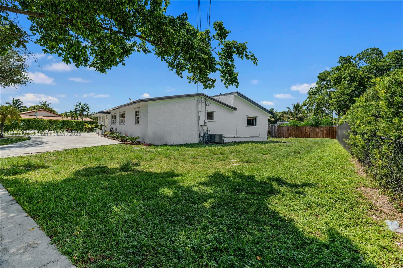 Miami, Florida, 33165, United States, 3 Bedrooms Bedrooms, ,2 BathroomsBathrooms,Residential,For Sale,1906706