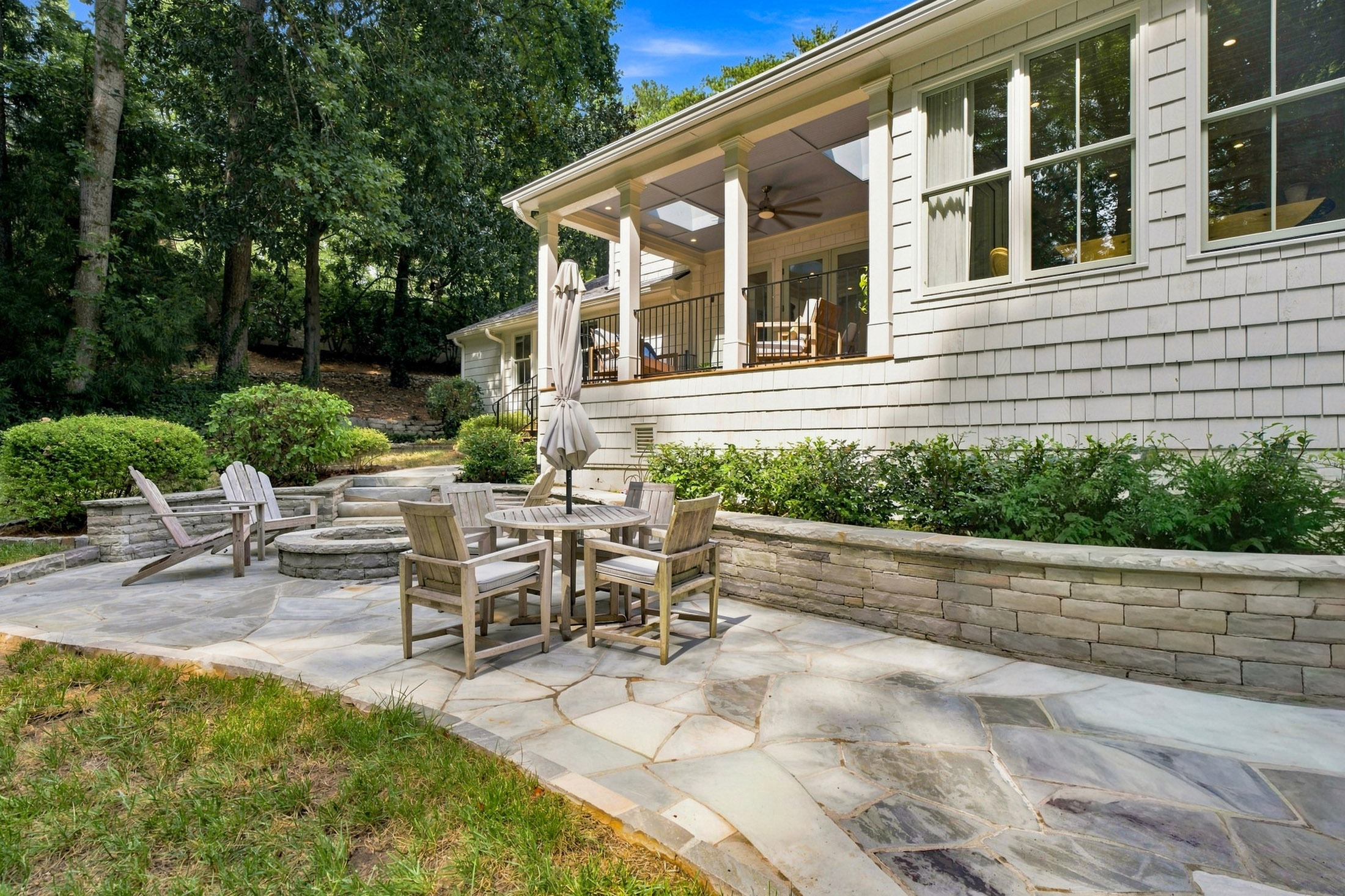  Thoughtfully Designed and Renovated Home in Londonberry Estates - 物件實景