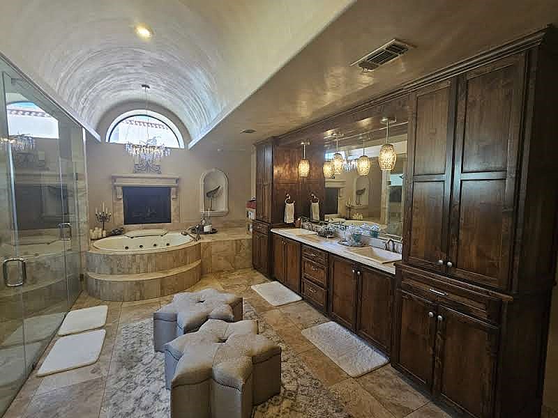 Carlsbad, New Mexico, 88220, United States, 5 Bedrooms Bedrooms, ,5 BathroomsBathrooms,Residential,For Sale,1984272