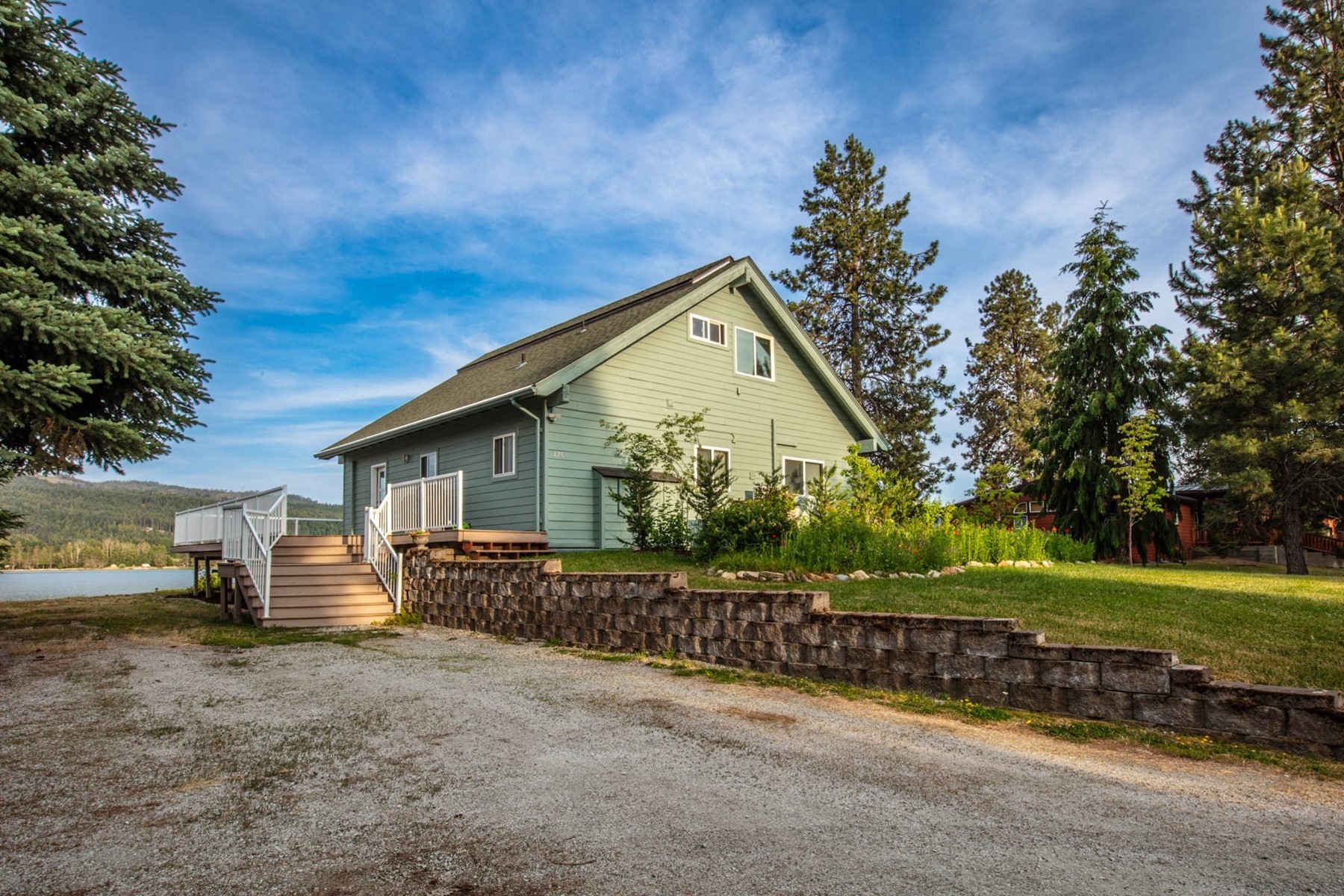  Renovated Waterfront Retreat with Private Dock & Guest Barn - 物件實景