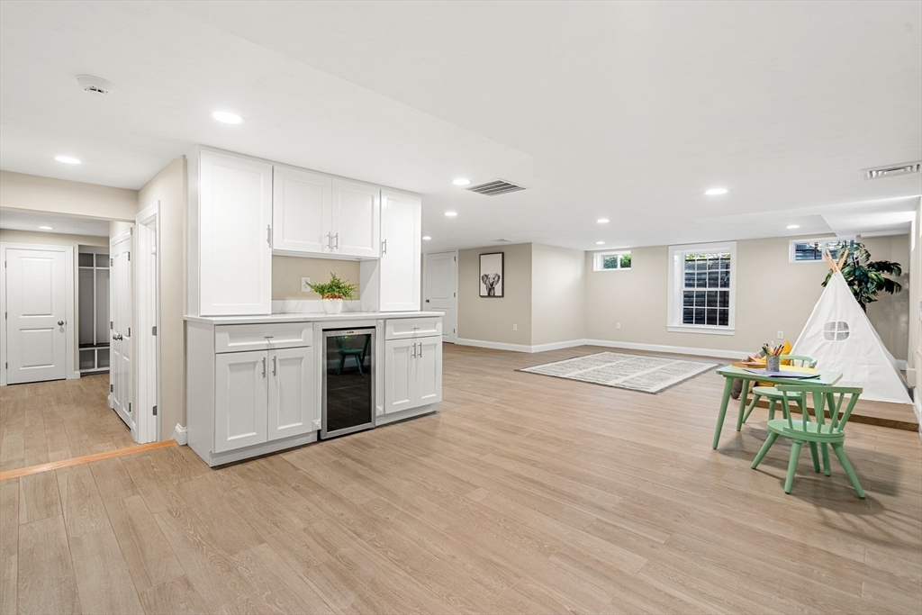 Lexington, Massachusetts, 02420, United States, 5 Bedrooms Bedrooms, ,8 BathroomsBathrooms,Residential,For Sale,1932093