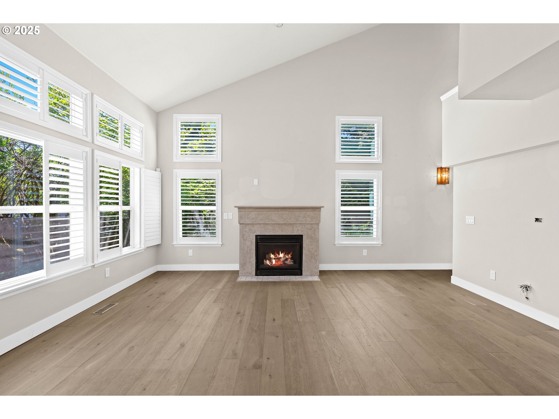 Lake Oswego, Oregon, 97035, United States, 2 Bedrooms Bedrooms, ,2 BathroomsBathrooms,Residential,For Sale,1889875