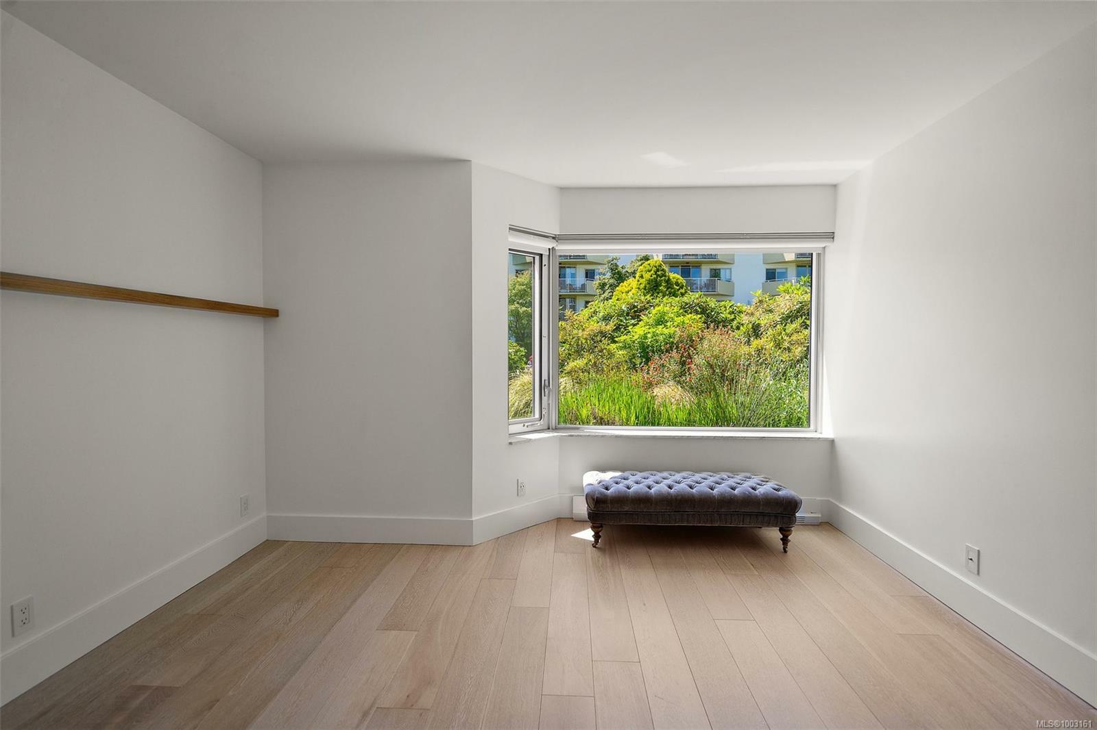 OAK BAY, British Columbia, V8S 2N6, CA, 2 Bedrooms Bedrooms, ,Residential,For Sale,1875191