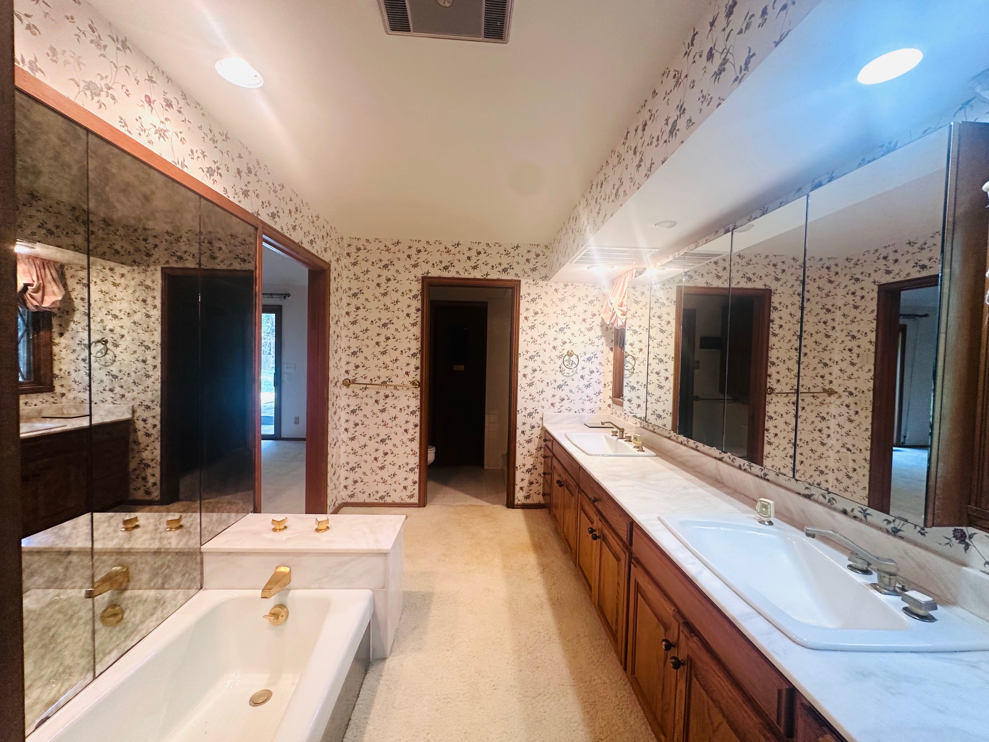 Enid, Oklahoma, 73703, United States, 5 Bedrooms Bedrooms, ,5 BathroomsBathrooms,Residential,For Sale,1981686