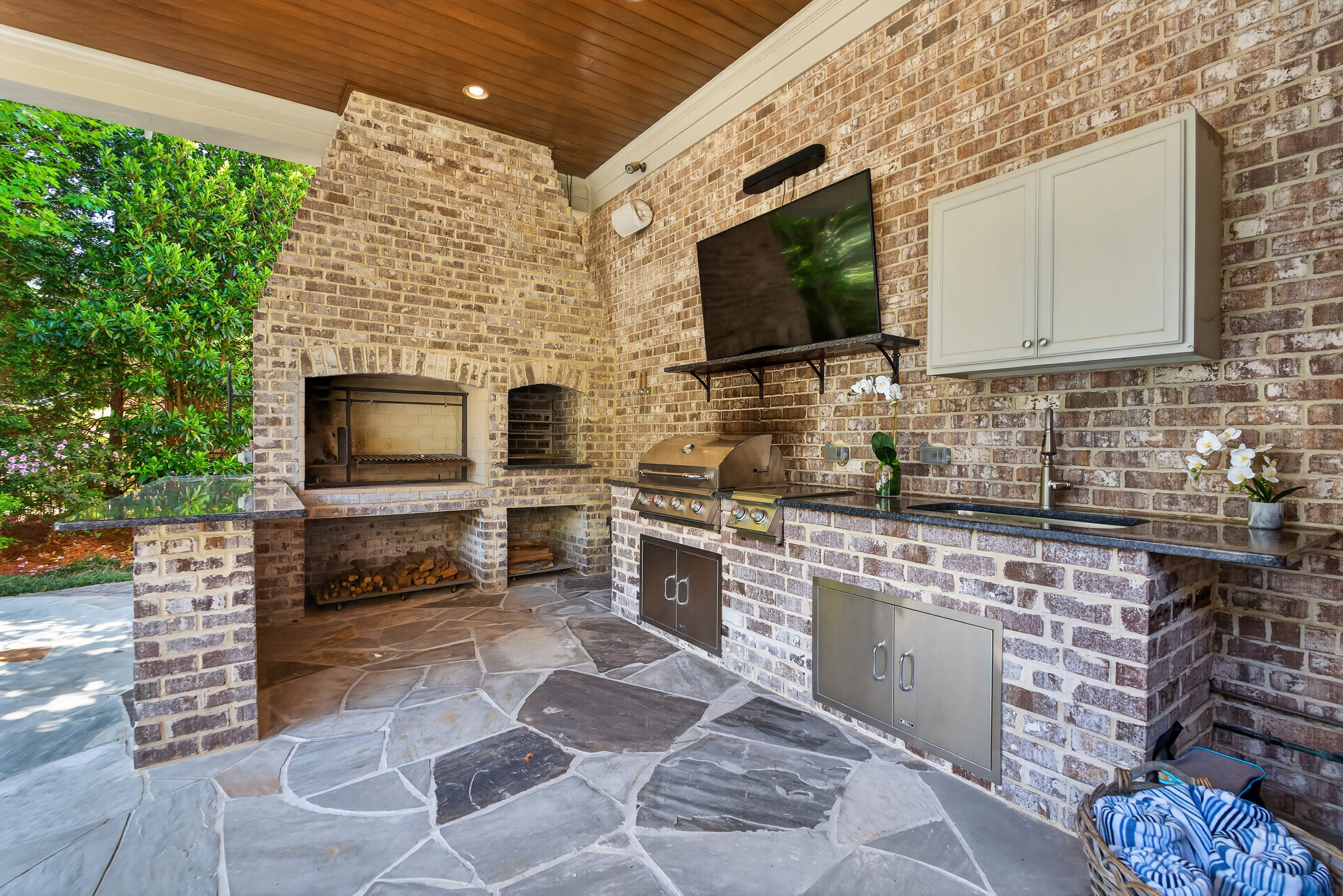  Experience Luxury in One of Georgia’s Most Prestigious Gated Golf Communities - 物件實景