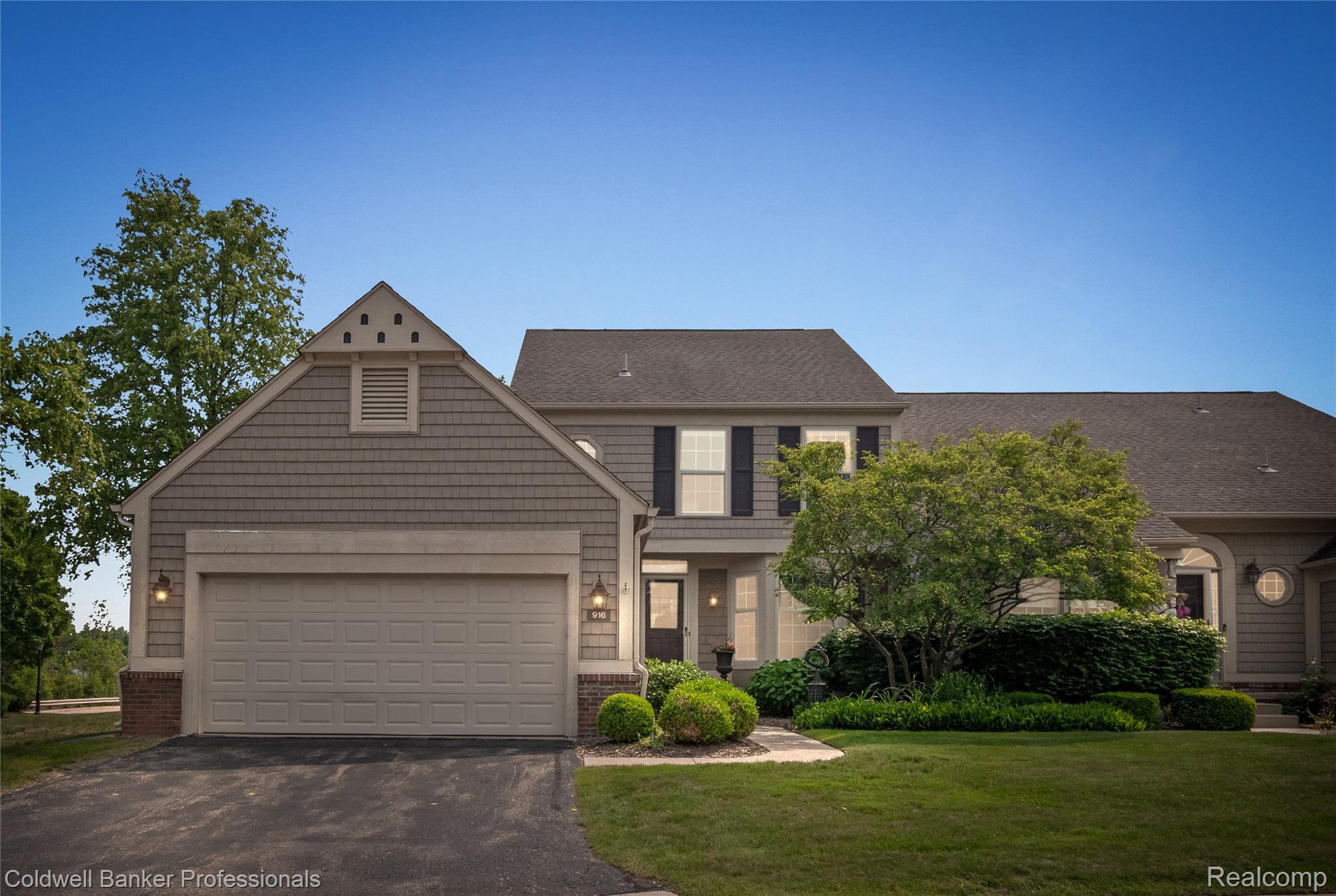BloomfieldHills, Michigan, 48304, United States, 2 Bedrooms Bedrooms, ,4 BathroomsBathrooms,Residential,For Sale,1896256