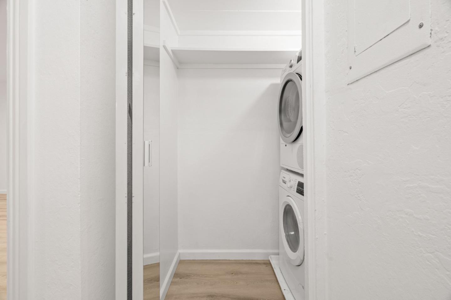 Mountain View, California, 94040, United States, 2 Bedrooms Bedrooms, ,2 BathroomsBathrooms,Residential,For Sale,1997525