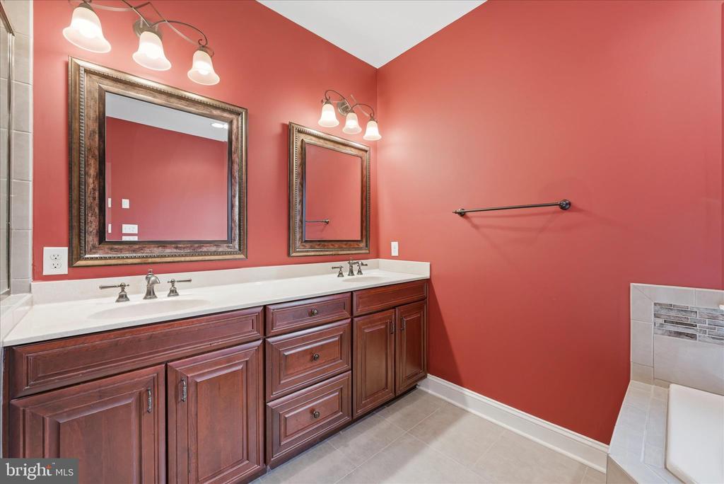 Winchester, Virginia, 22602, United States, 6 Bedrooms Bedrooms, ,5 BathroomsBathrooms,Residential,For Sale,2032756