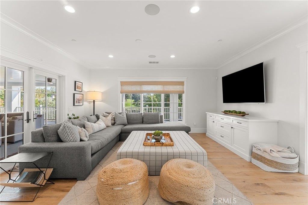 Redlands, California, 92373, United States, 5 Bedrooms Bedrooms, ,6 BathroomsBathrooms,Residential,For Sale,1984155