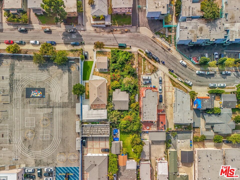 Los Angeles, California, 90019, United States, 6 Bedrooms Bedrooms, ,Residential,For Sale,1987981