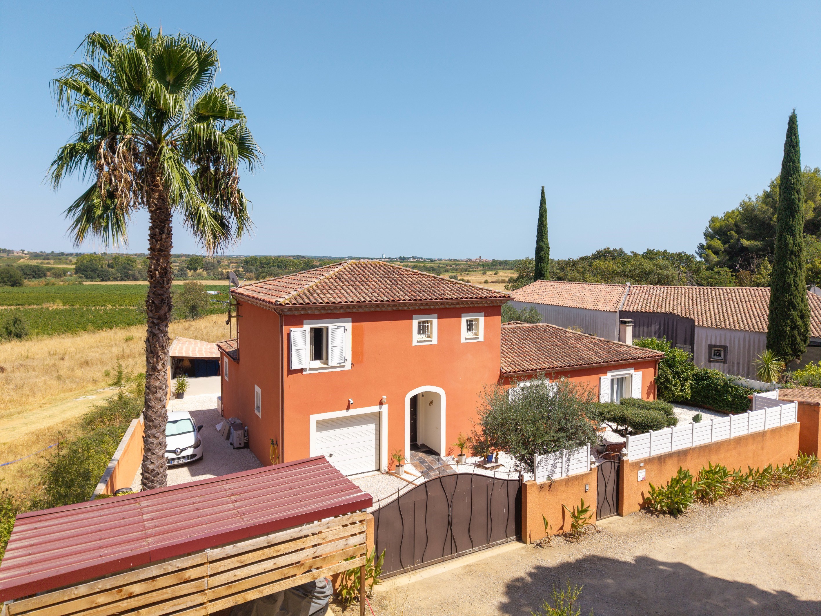  LIGHT-FILLED VILLA WITH POOL AND VINEYARD VIEWS - 物件實景