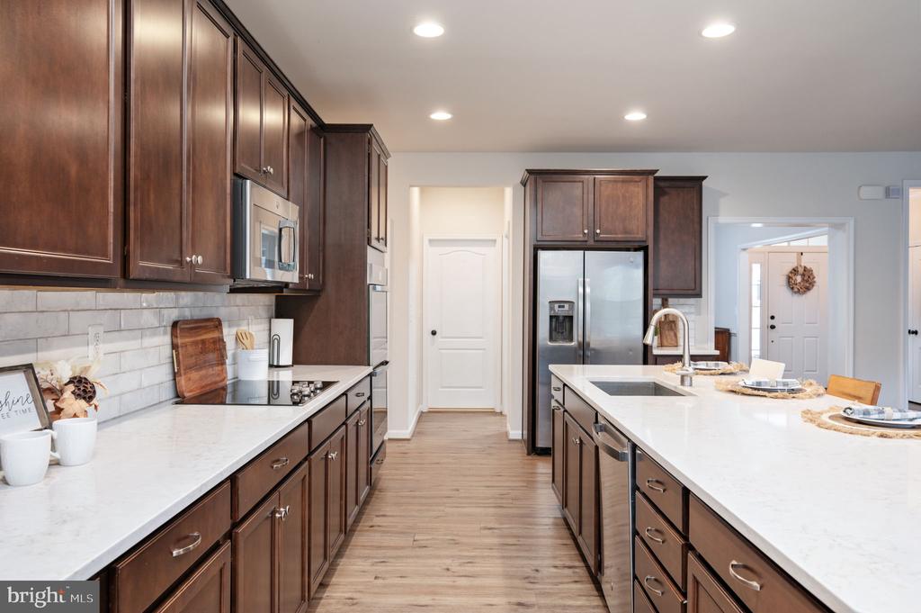 Fredericksburg, Virginia, 22406, United States, 5 Bedrooms Bedrooms, ,4 BathroomsBathrooms,Residential,For Sale,2005971