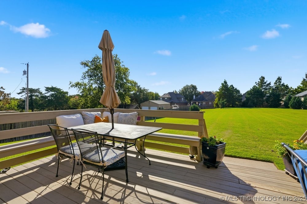 Jenks, Oklahoma, 74037, United States, 5 Bedrooms Bedrooms, ,6 BathroomsBathrooms,Residential,For Sale,1989076