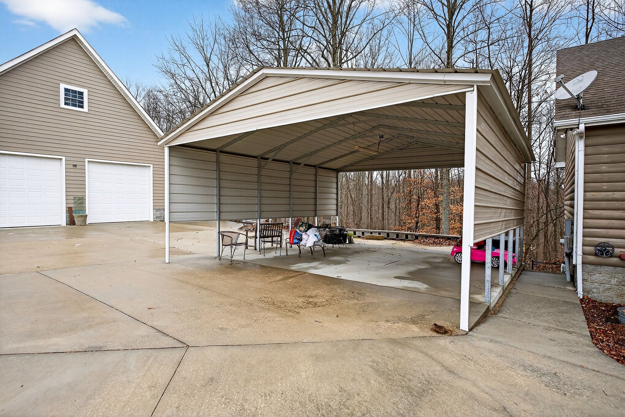 Smithville, Tennessee, 37166, United States, 4 Bedrooms Bedrooms, ,3 BathroomsBathrooms,Residential,For Sale,2008233