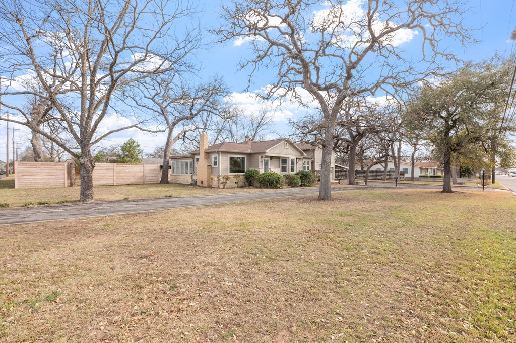 Fredericksburg, Texas, 78624, United States, 4 Bedrooms Bedrooms, ,4 BathroomsBathrooms,Residential,For Sale,2025844