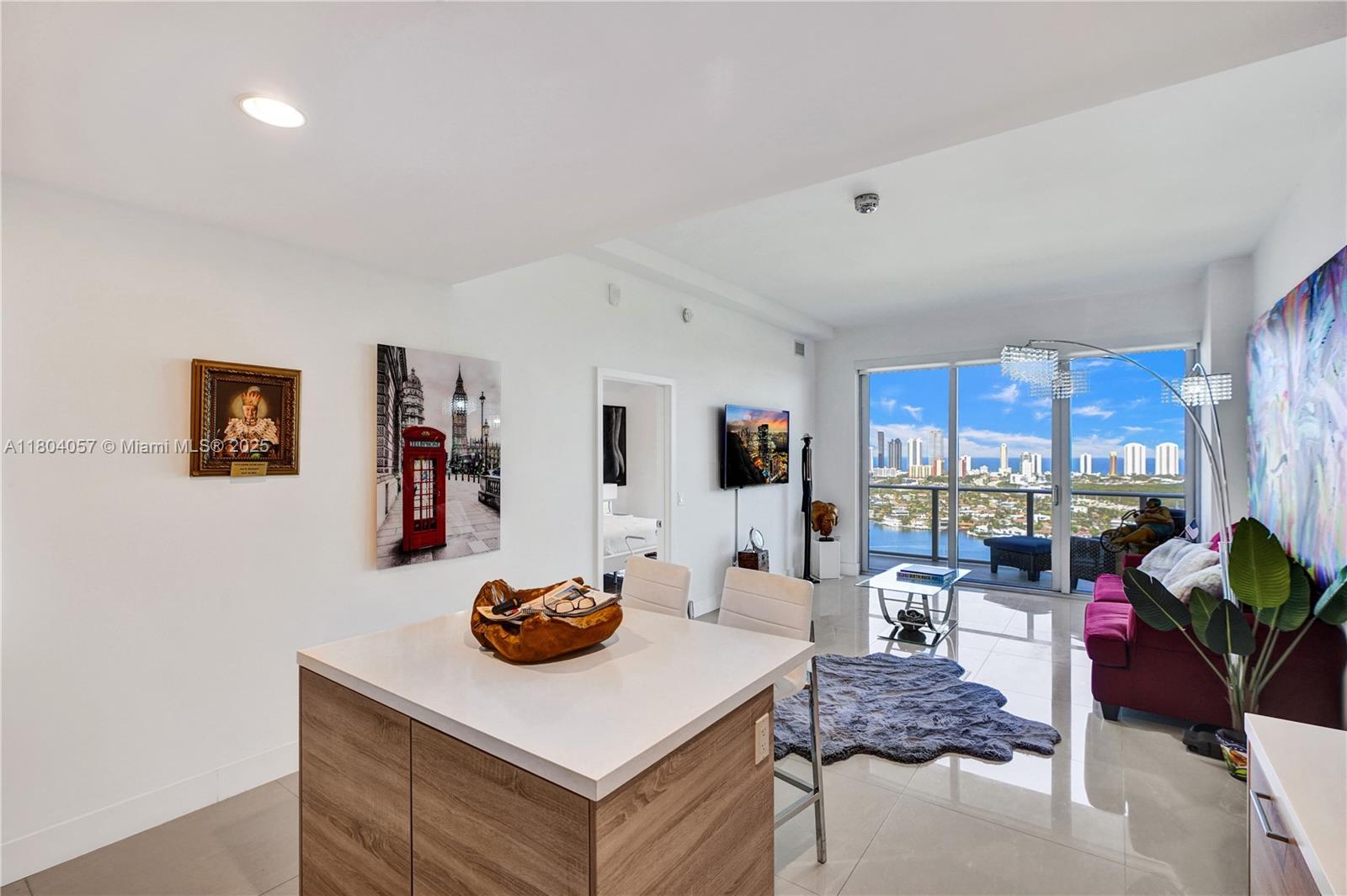 North Miami Beach, Florida, 33160, United States, 2 Bedrooms Bedrooms, ,2 BathroomsBathrooms,Residential,For Sale,1826638