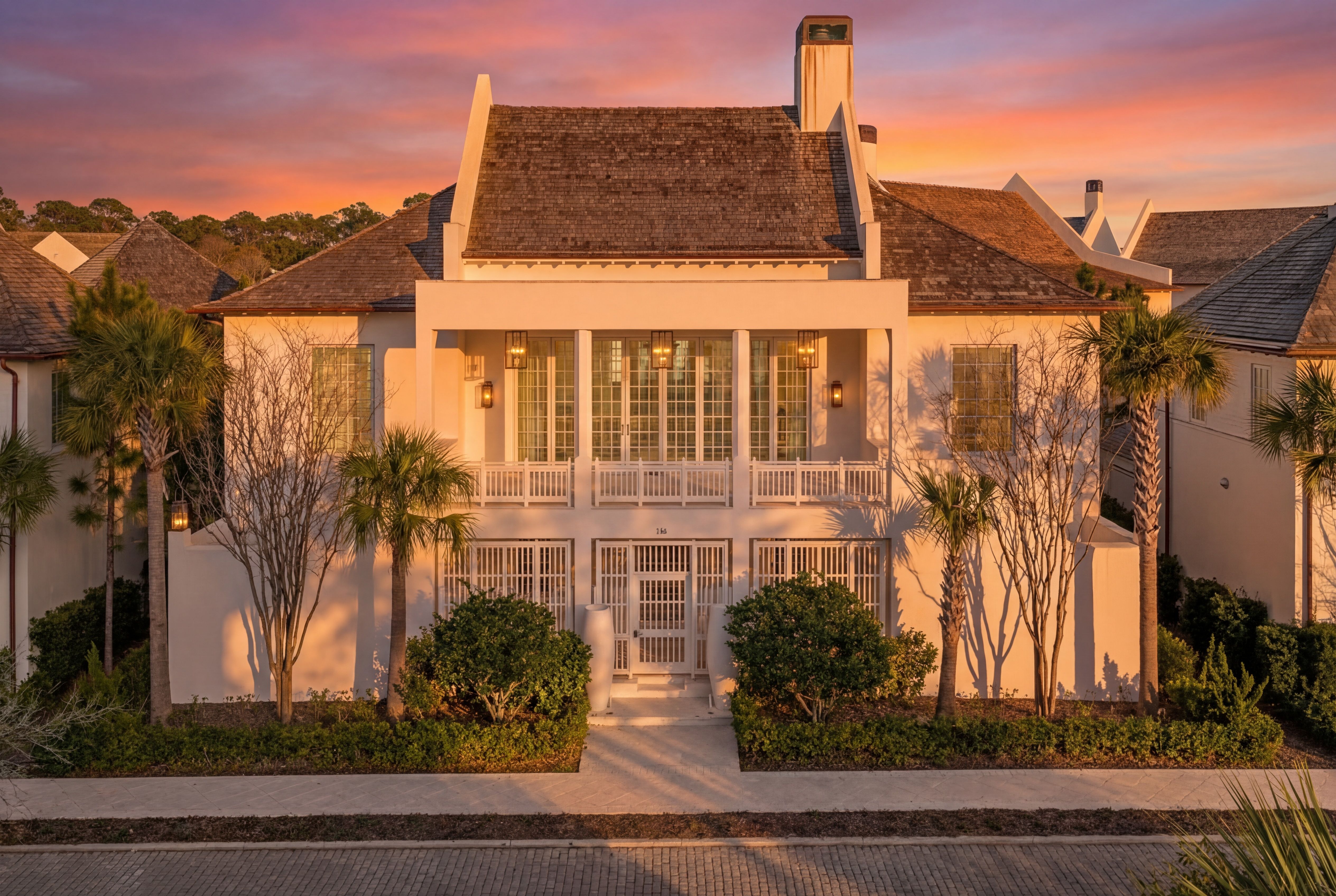  Architectural Gem With Pool And Carriage House - 物件實景