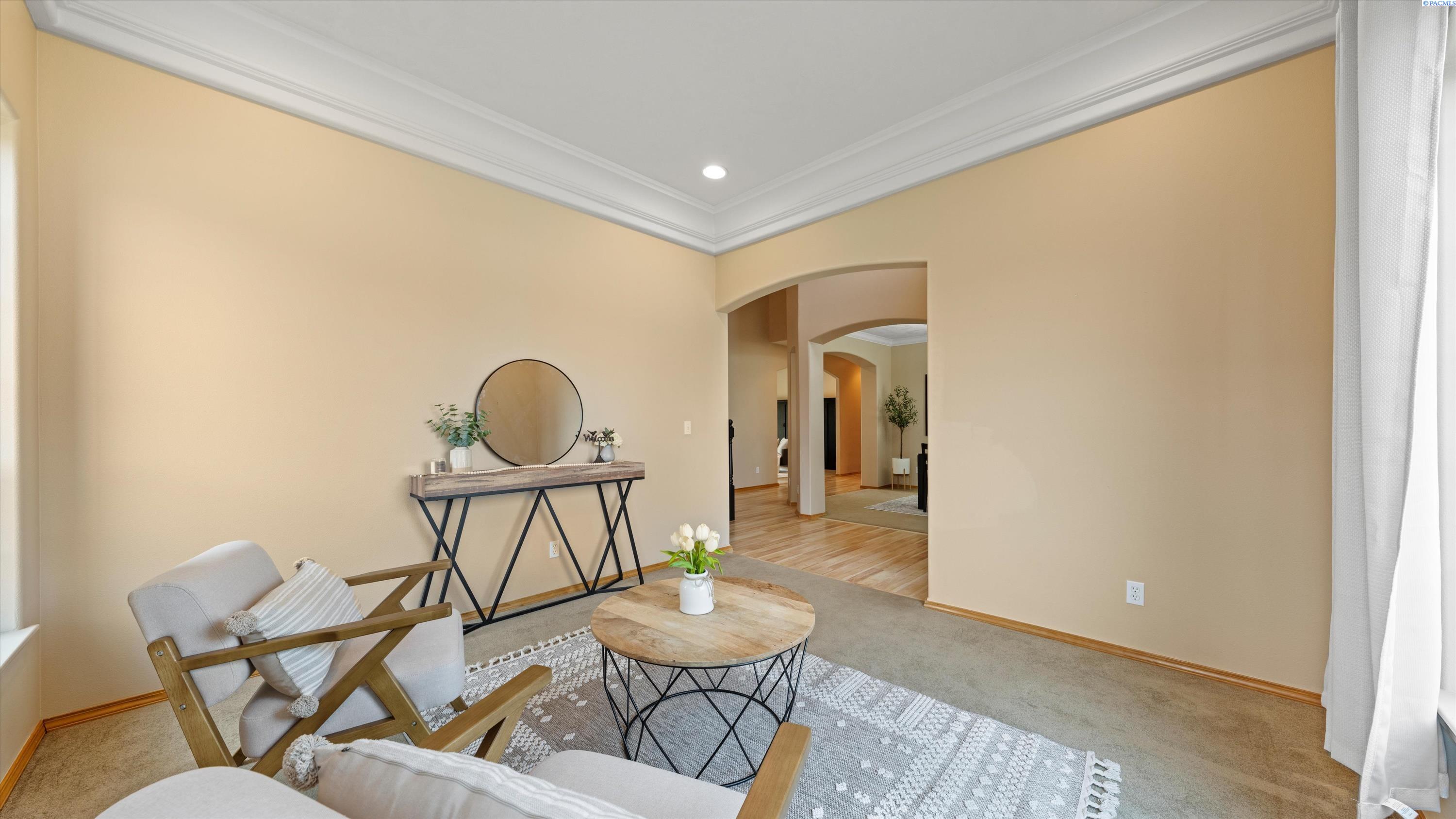 Richland, Washington, 99352, United States, 4 Bedrooms Bedrooms, ,3 BathroomsBathrooms,Residential,For Sale,1940830