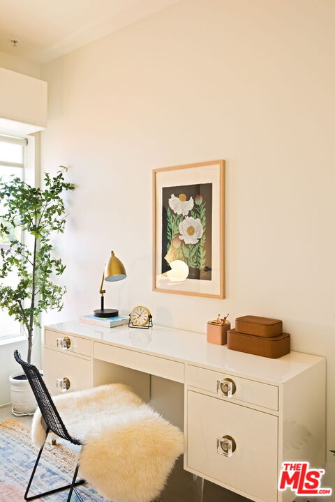 Los Angeles, California, 90038, United States, 2 Bedrooms Bedrooms, ,2 BathroomsBathrooms,Residential,For Sale,1917105