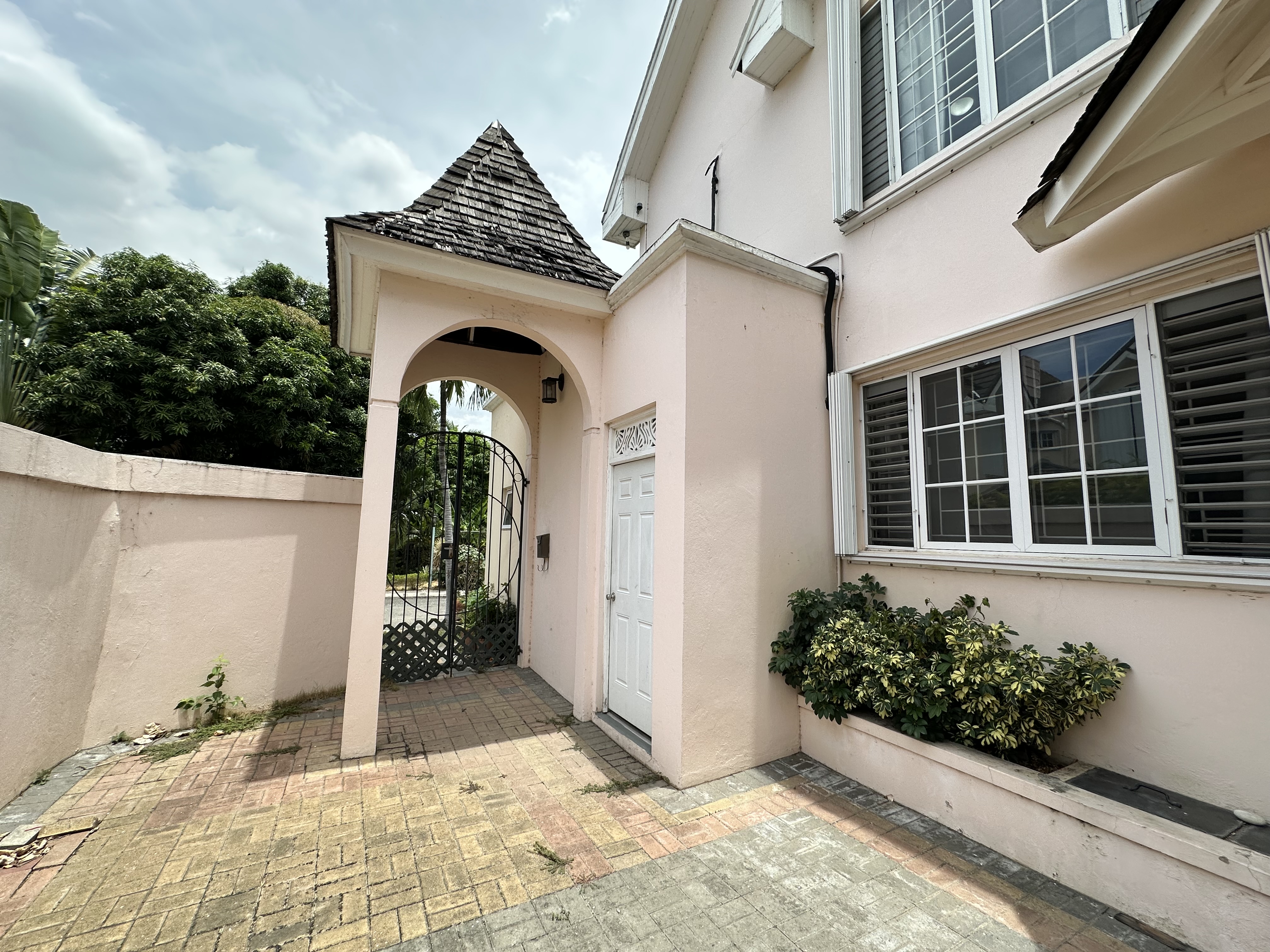 Kingston 6, JM, 3 Bedrooms Bedrooms, ,4 BathroomsBathrooms,Residential,For Sale,1901284